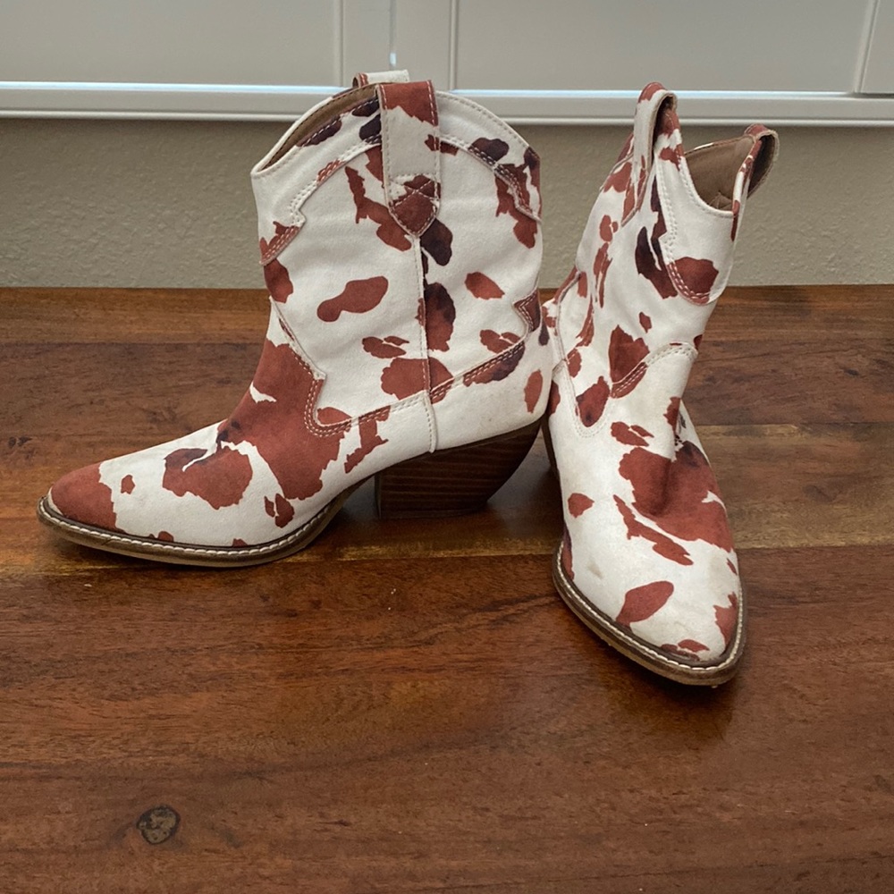 Cowboy boots brown and white
